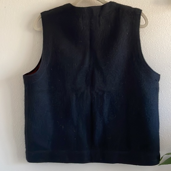 Woolwich wool vest with bear detailing - Picture 3 of 5